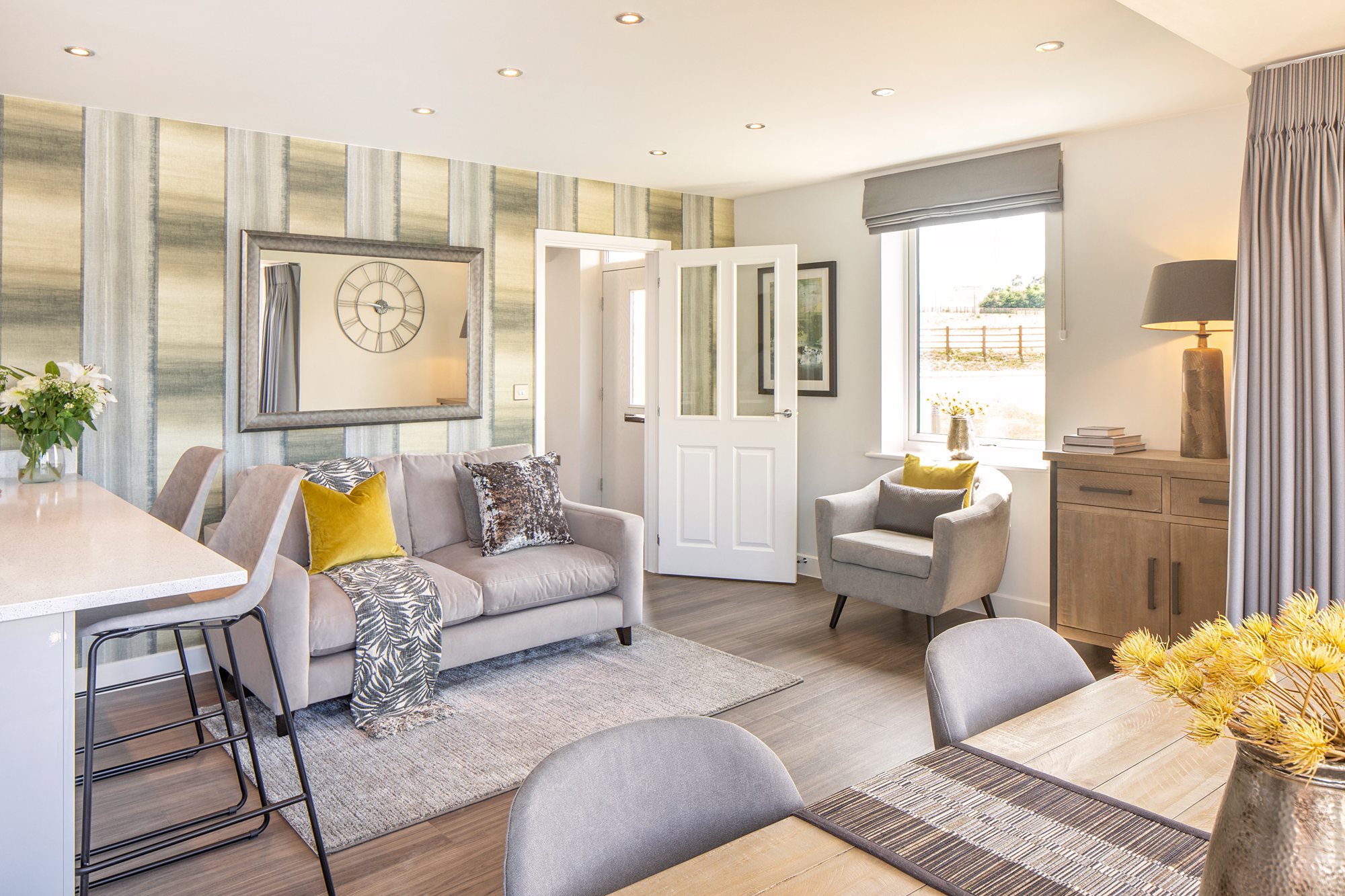 Breakfast, dining and family areas