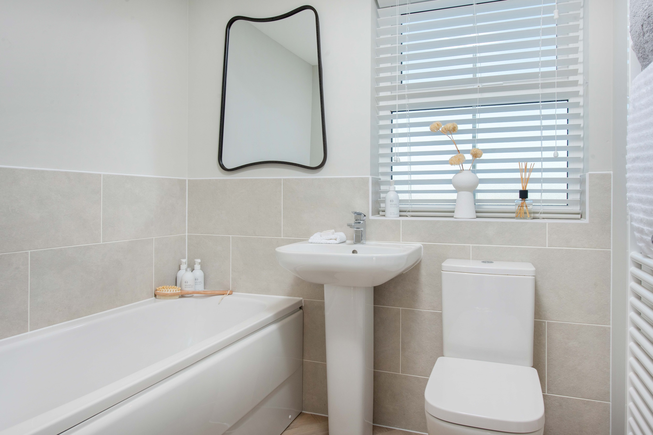 Constable Gardens Hadley bathroom 