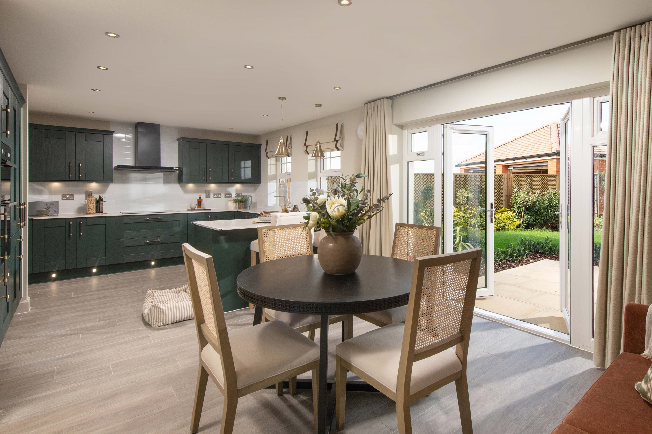 CONSALL OPEN-PLAN KITCHEN
