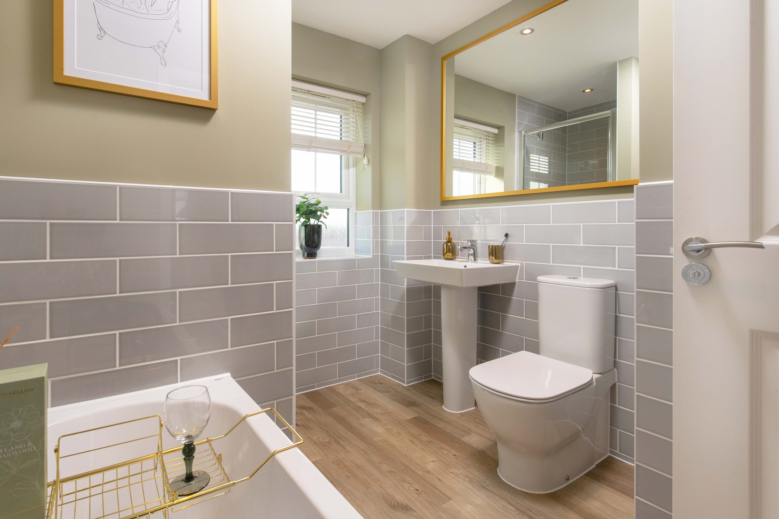 Holden_MortimerPlace_Bathroom