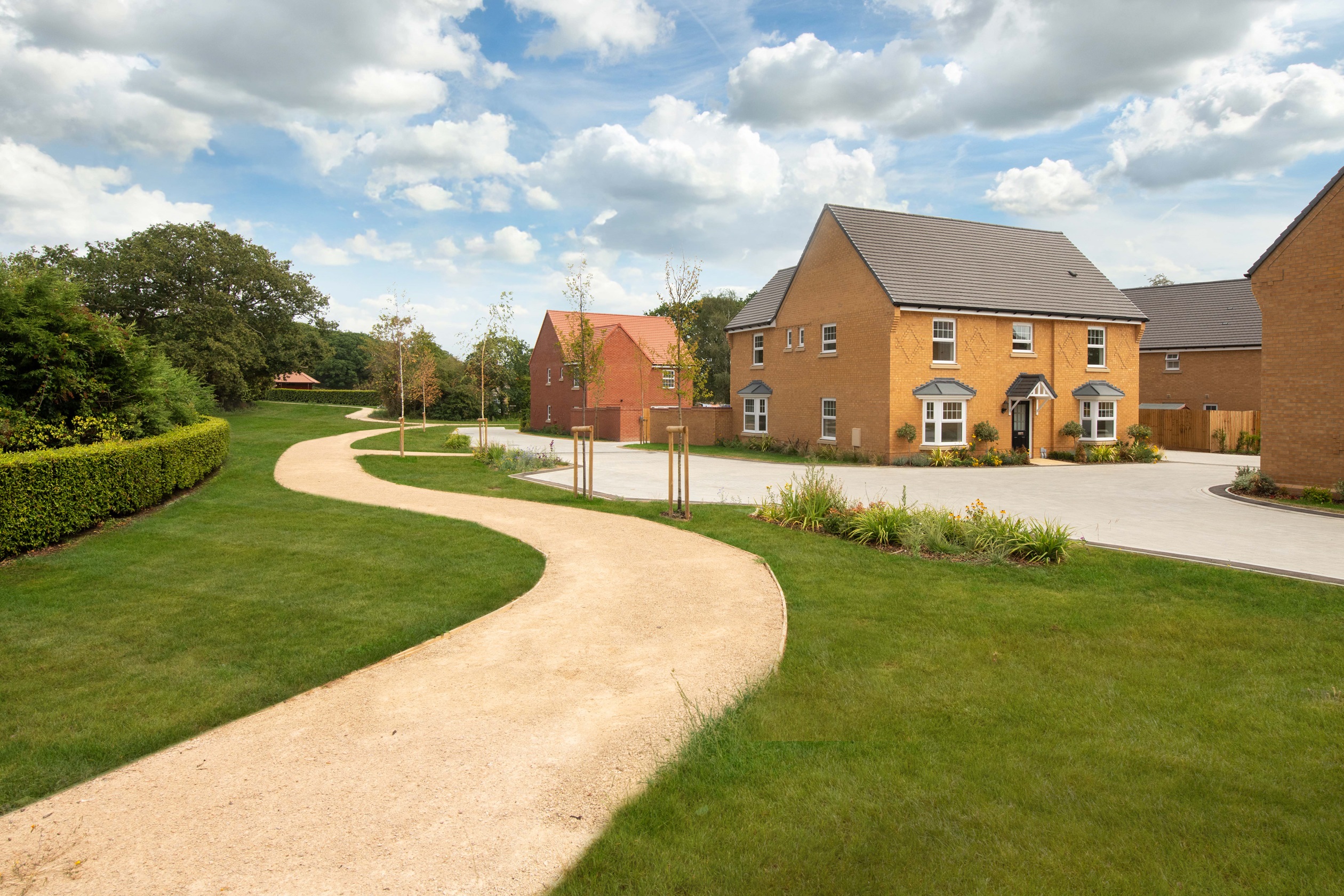 5 BEDROOM WOODWLATON