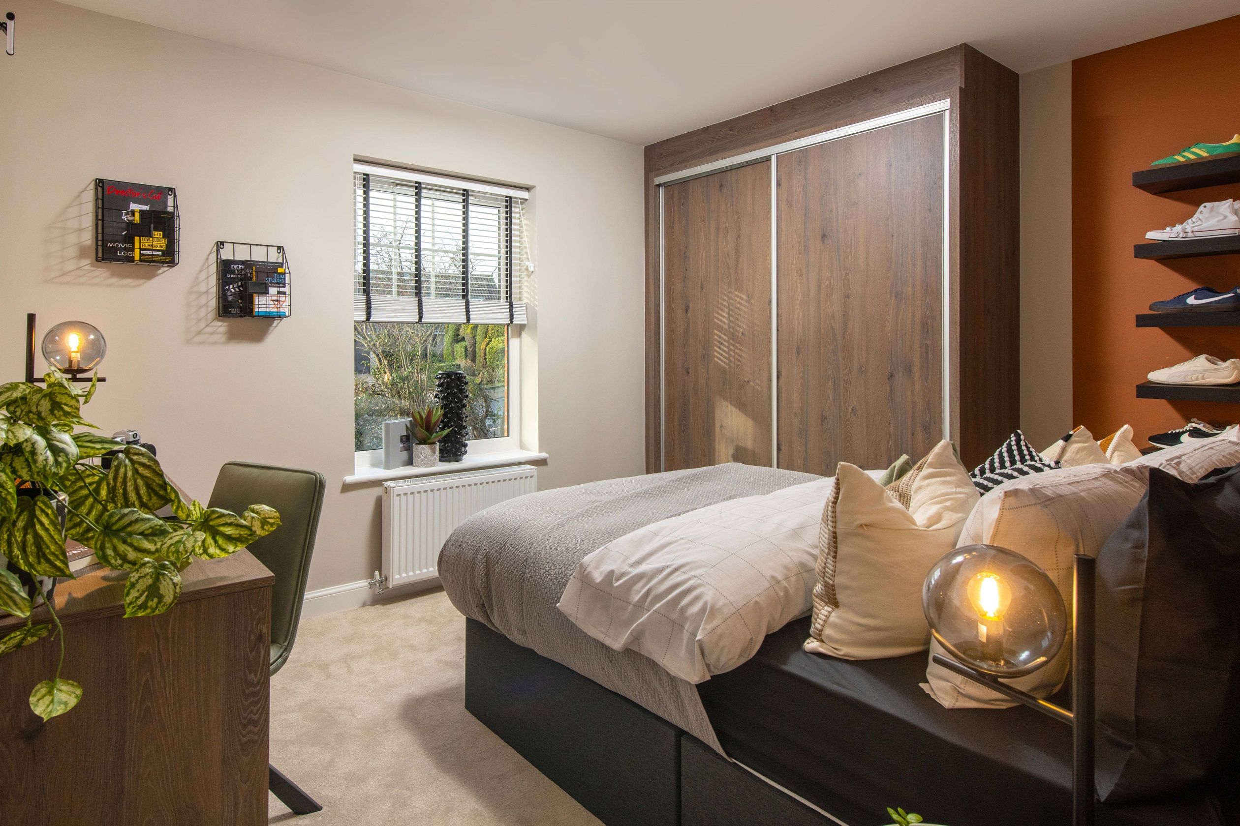 DOUBLE BEDROOM