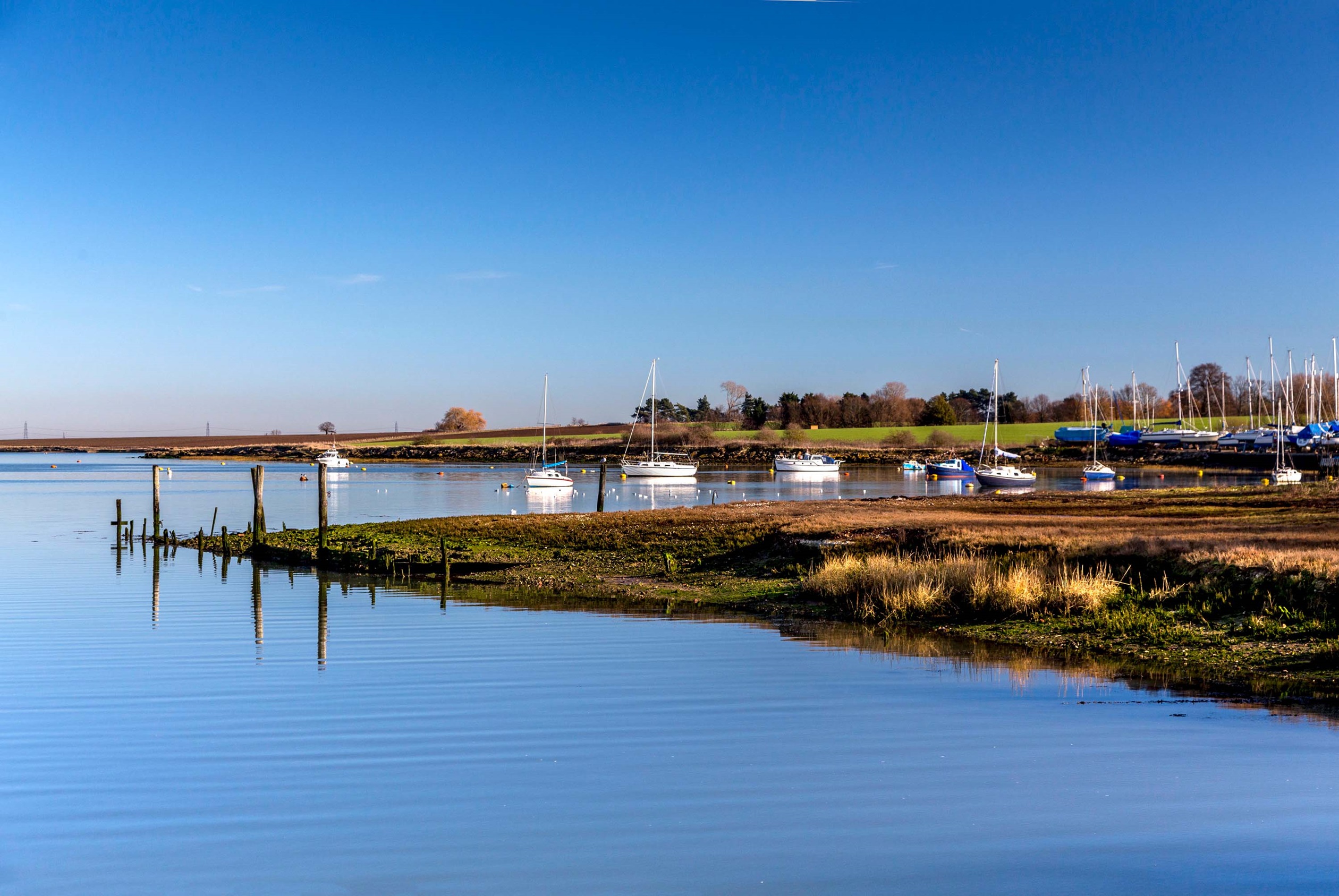 Sittinbourne location boats on the water