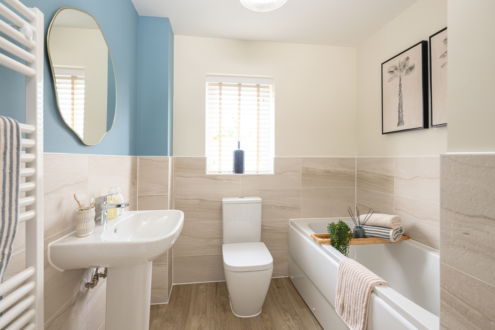 Main bathroom of the Foxglove at Beauchamp Gate 