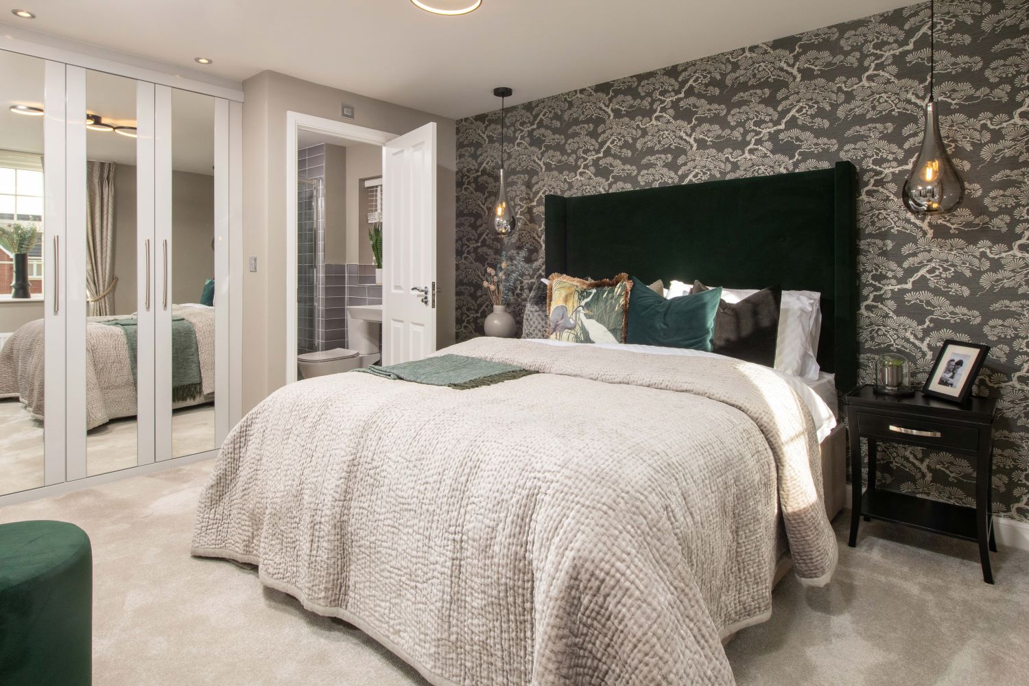 Holden Show Home En Suite