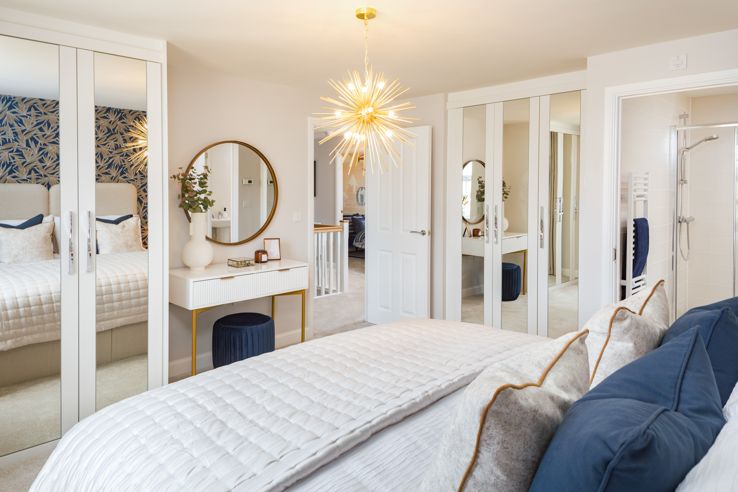 Holden Donnington Heights Bedroom En suite