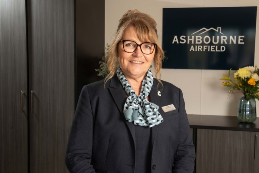 DWH EM SALES ADVISER DENISE