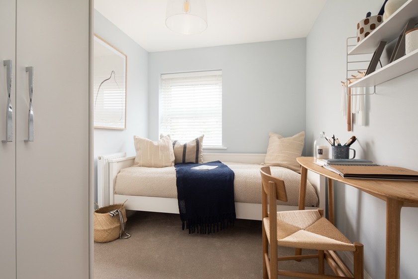 SINGLE BEDROOM IN A NEW HOME