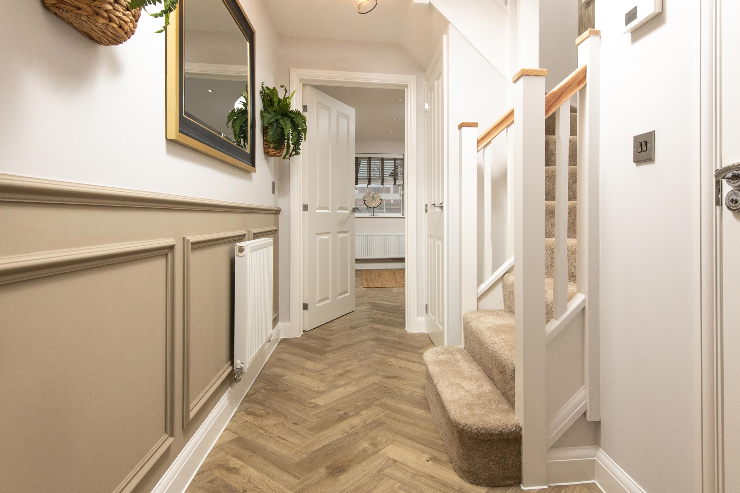 DWH EM Queens Manor Bardon Hallway