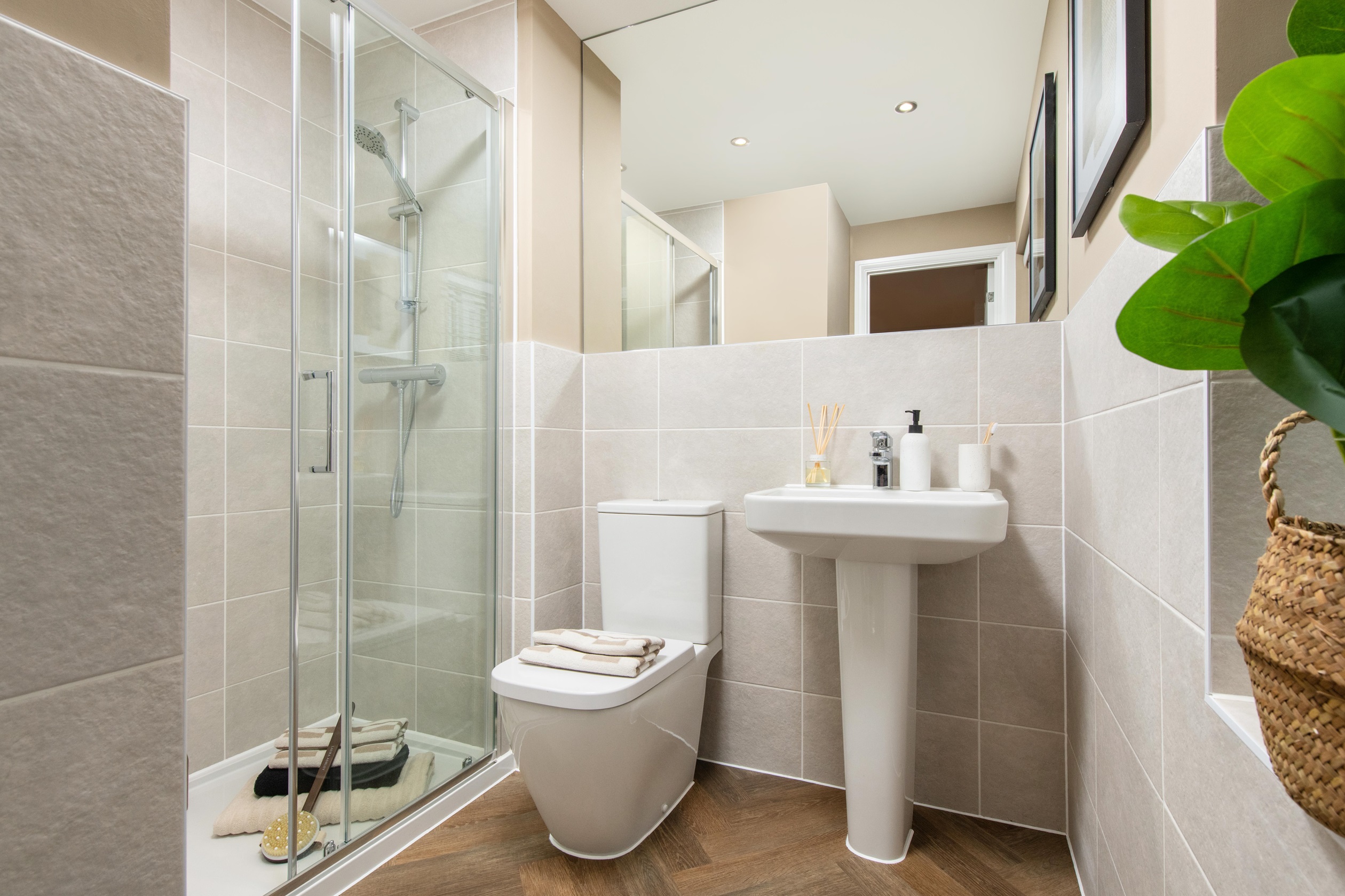 DWH EM Queens Manor Bardon Ensuite