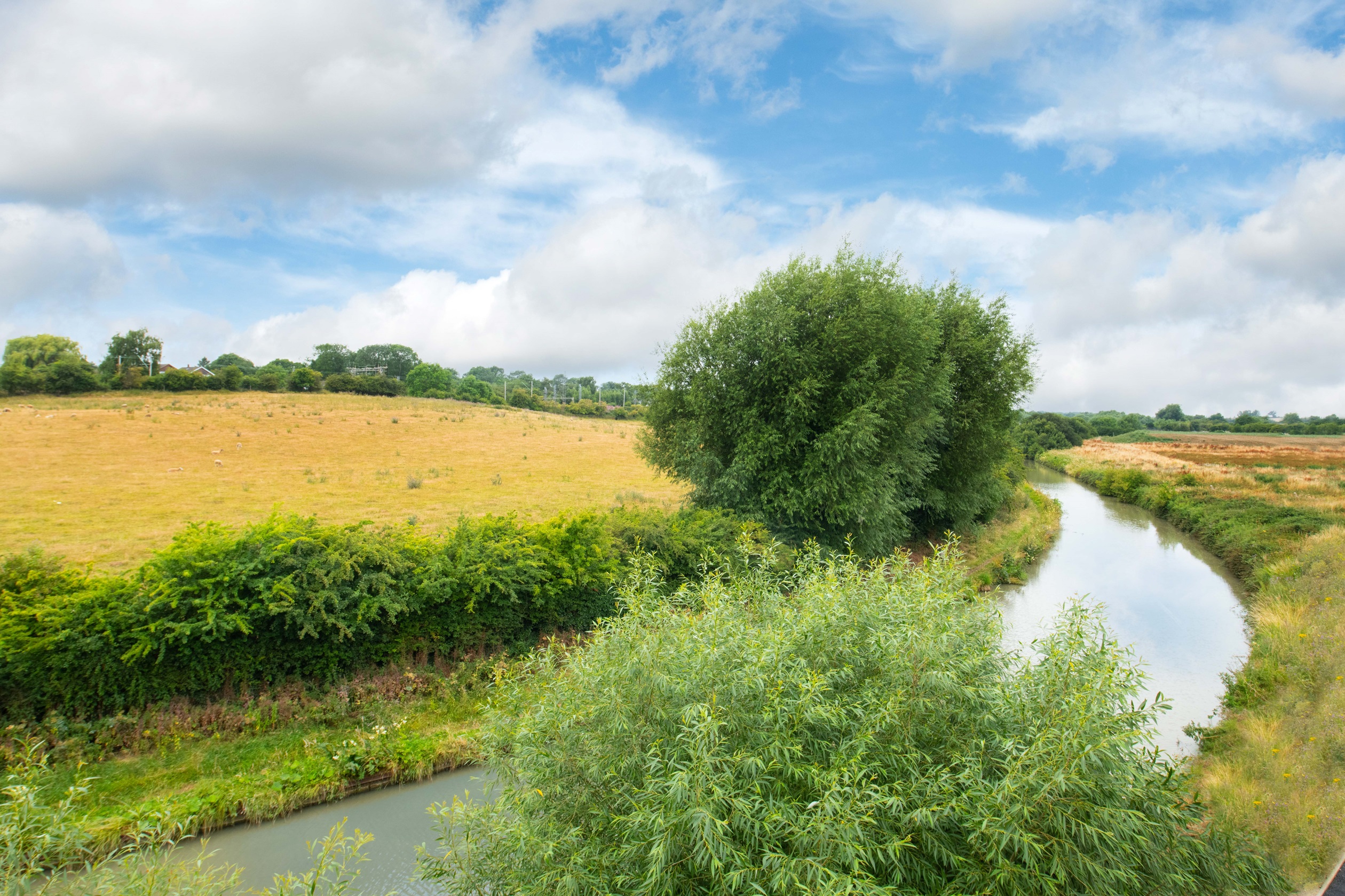 Views of the Oxford Canal and open countryside