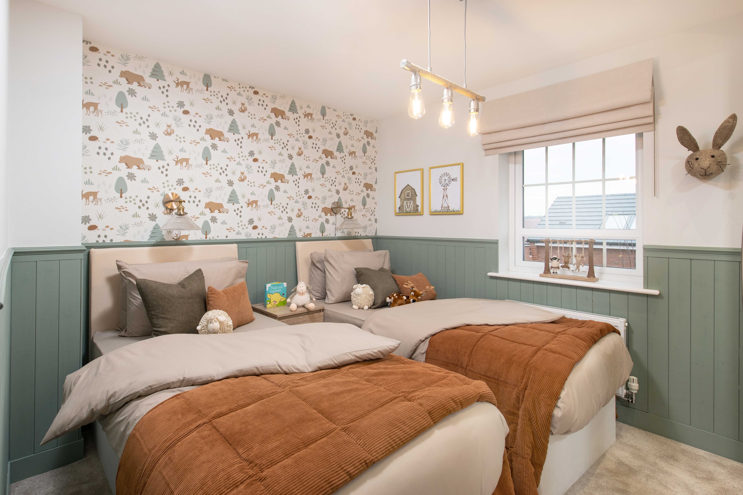 Spacious double bedroom