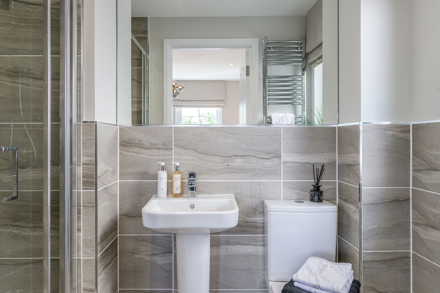 En suite in 4 bed Glenbervie home