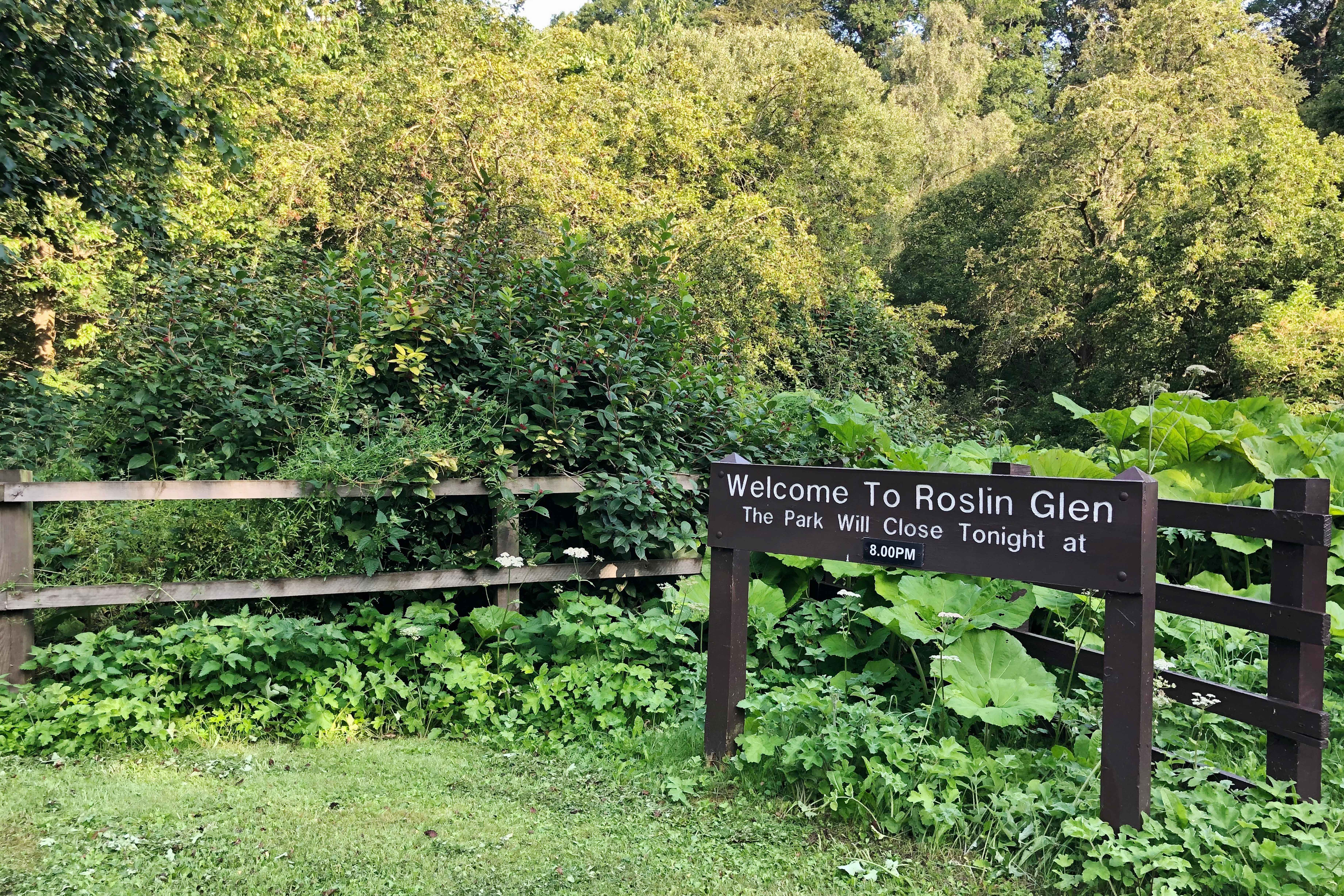 Local areas of interest in Roslin, including historical locations and golf courses