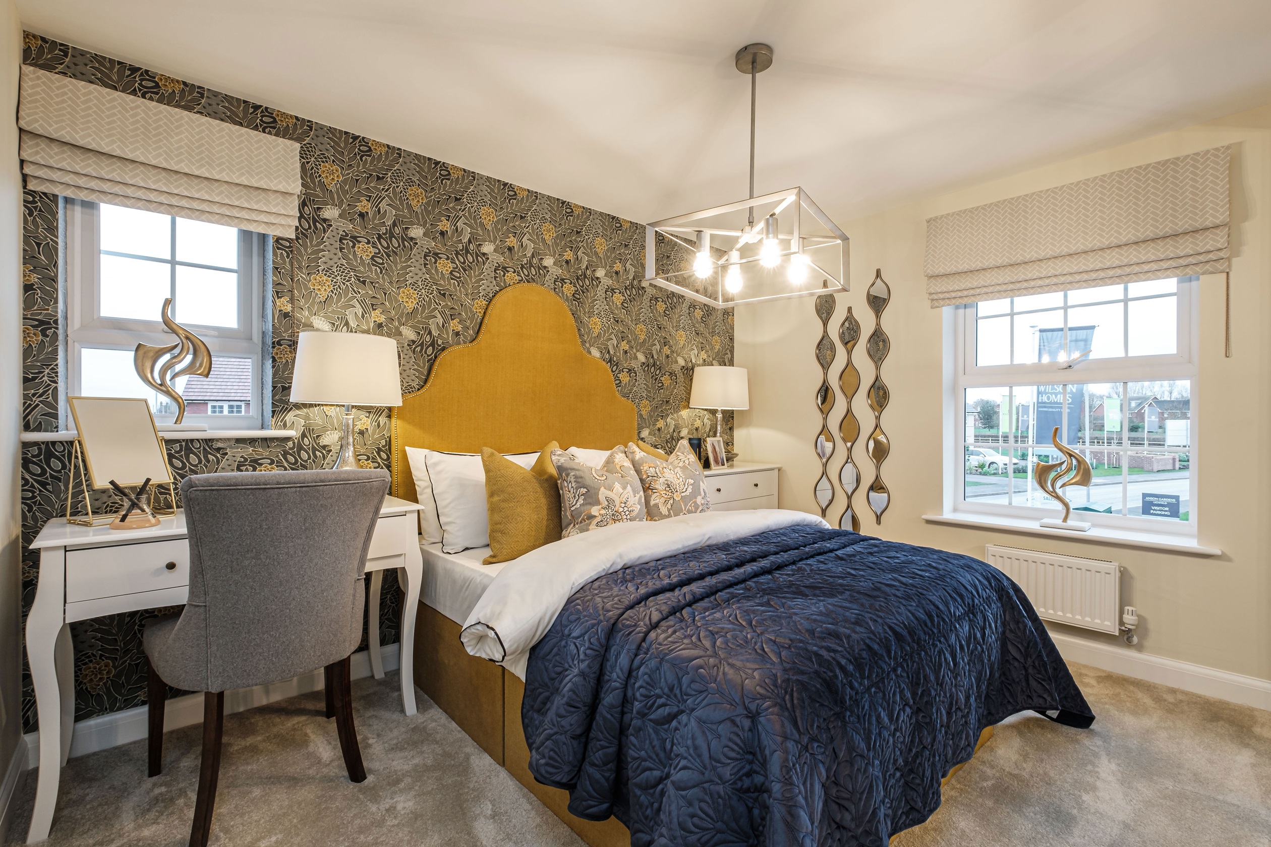 Double bedroom with two windows