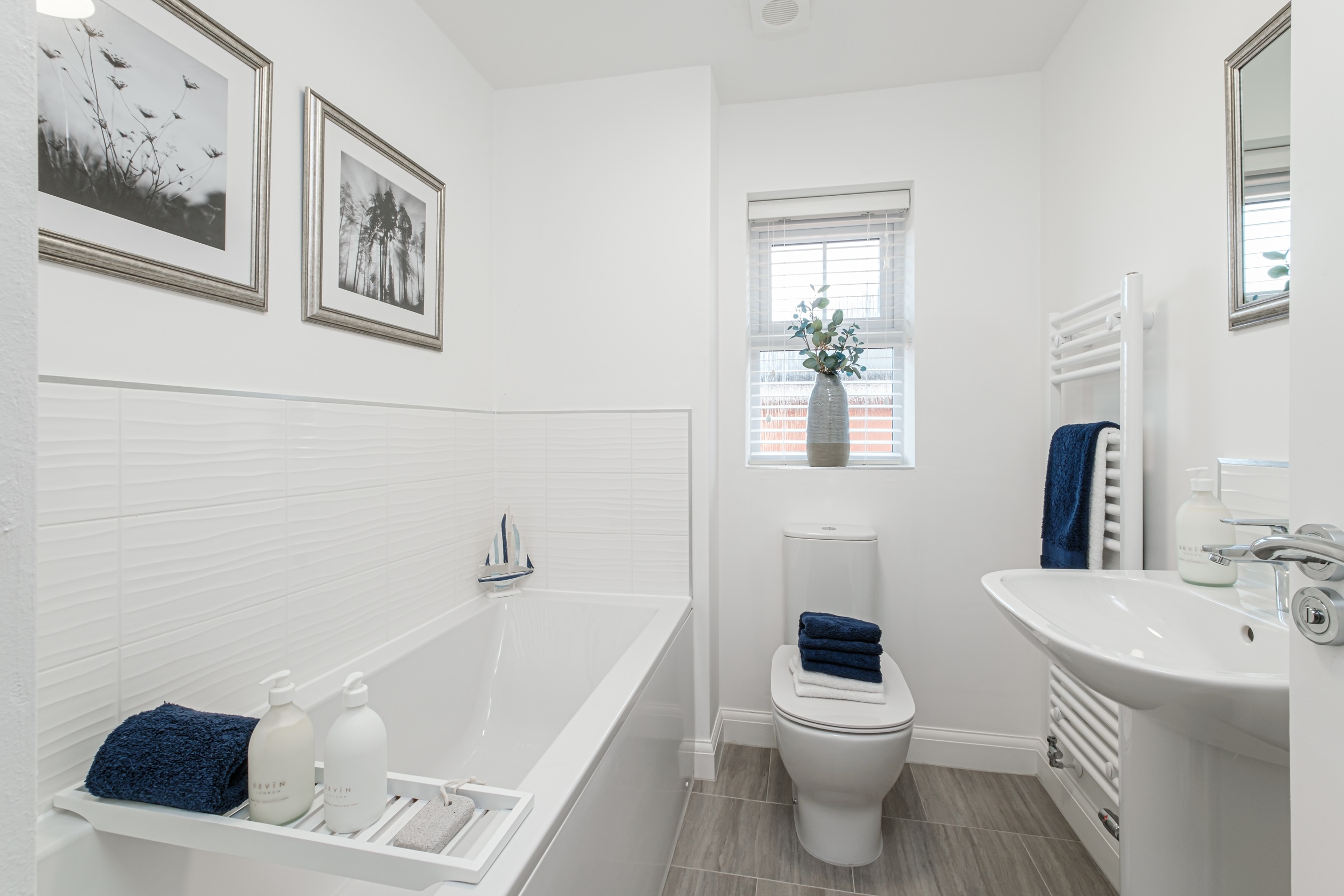 DWH Archford white bathroom