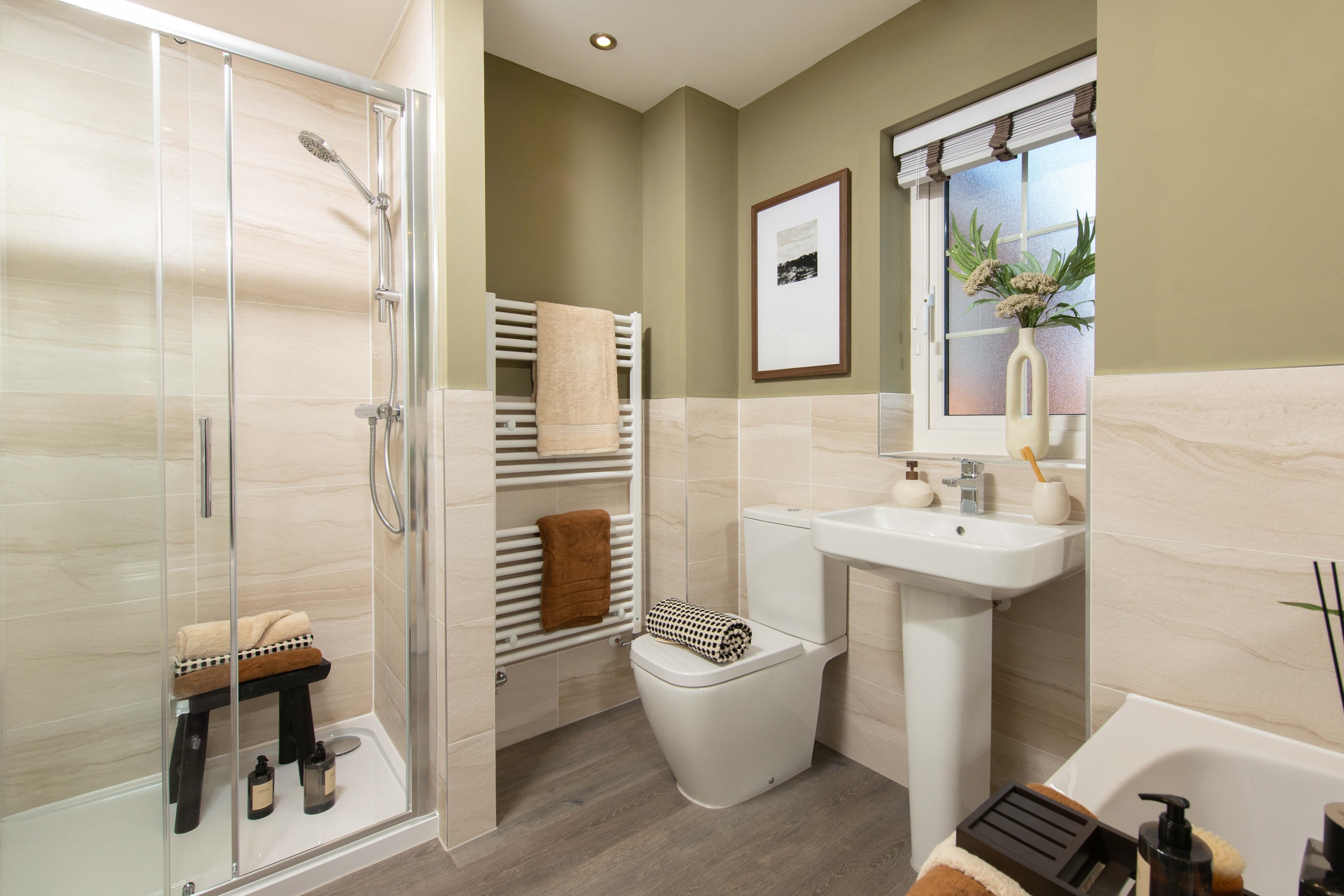 Curborough Fields Wychwood Show Home family bathroom 