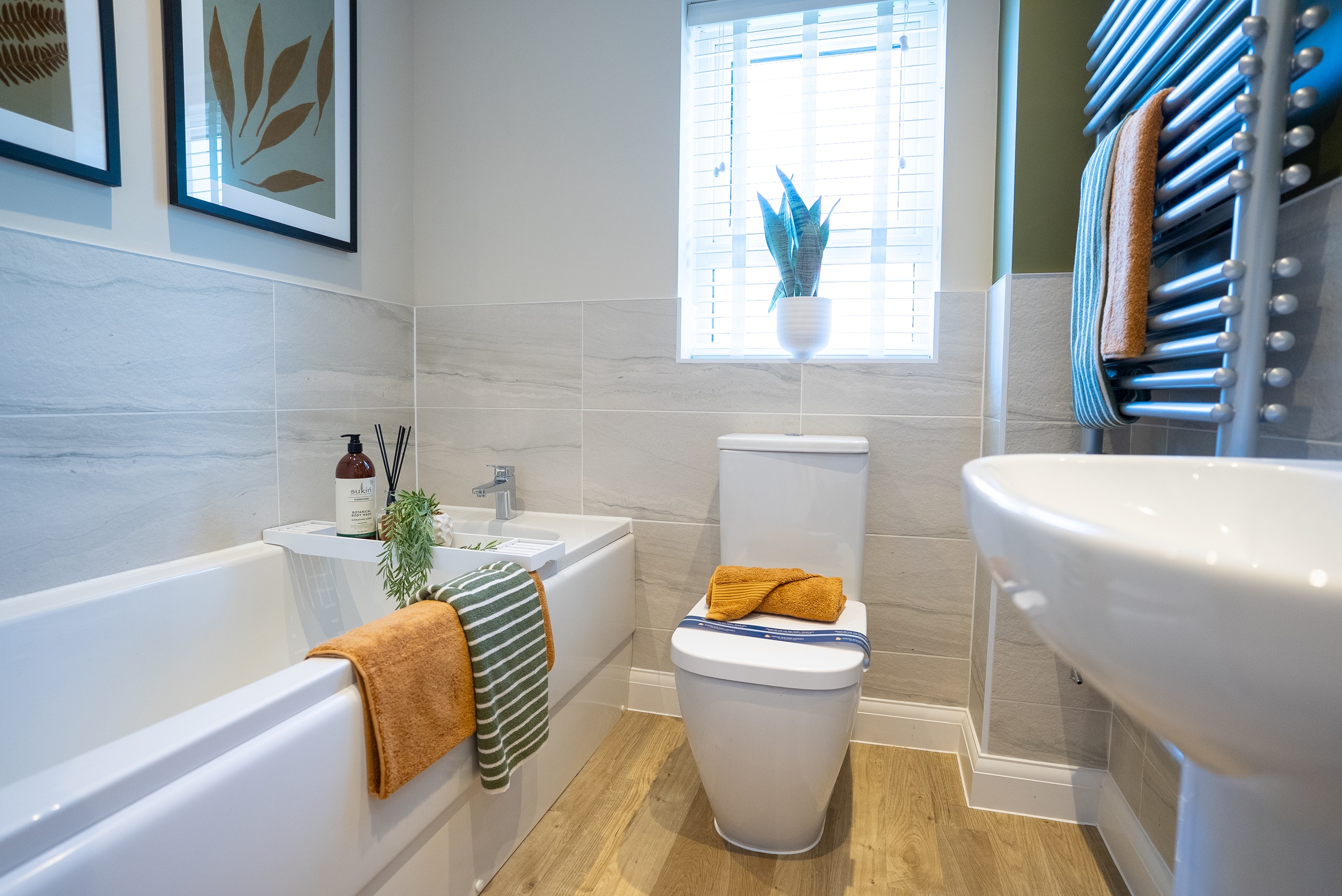 Otters Reach Alder Show Home Family Bathroom