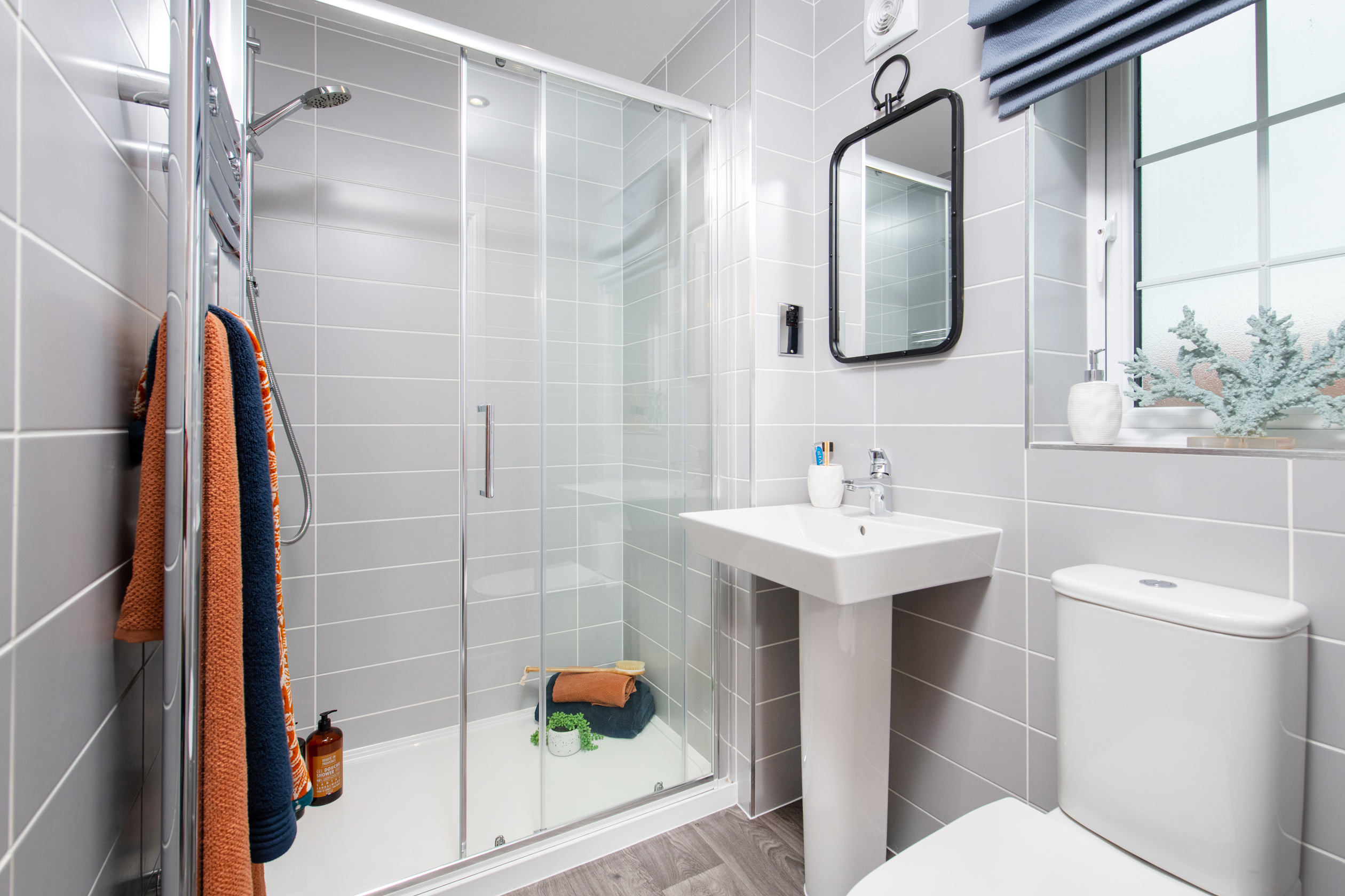 Inside view 4 bedroom Hertford en suite to main bedroom