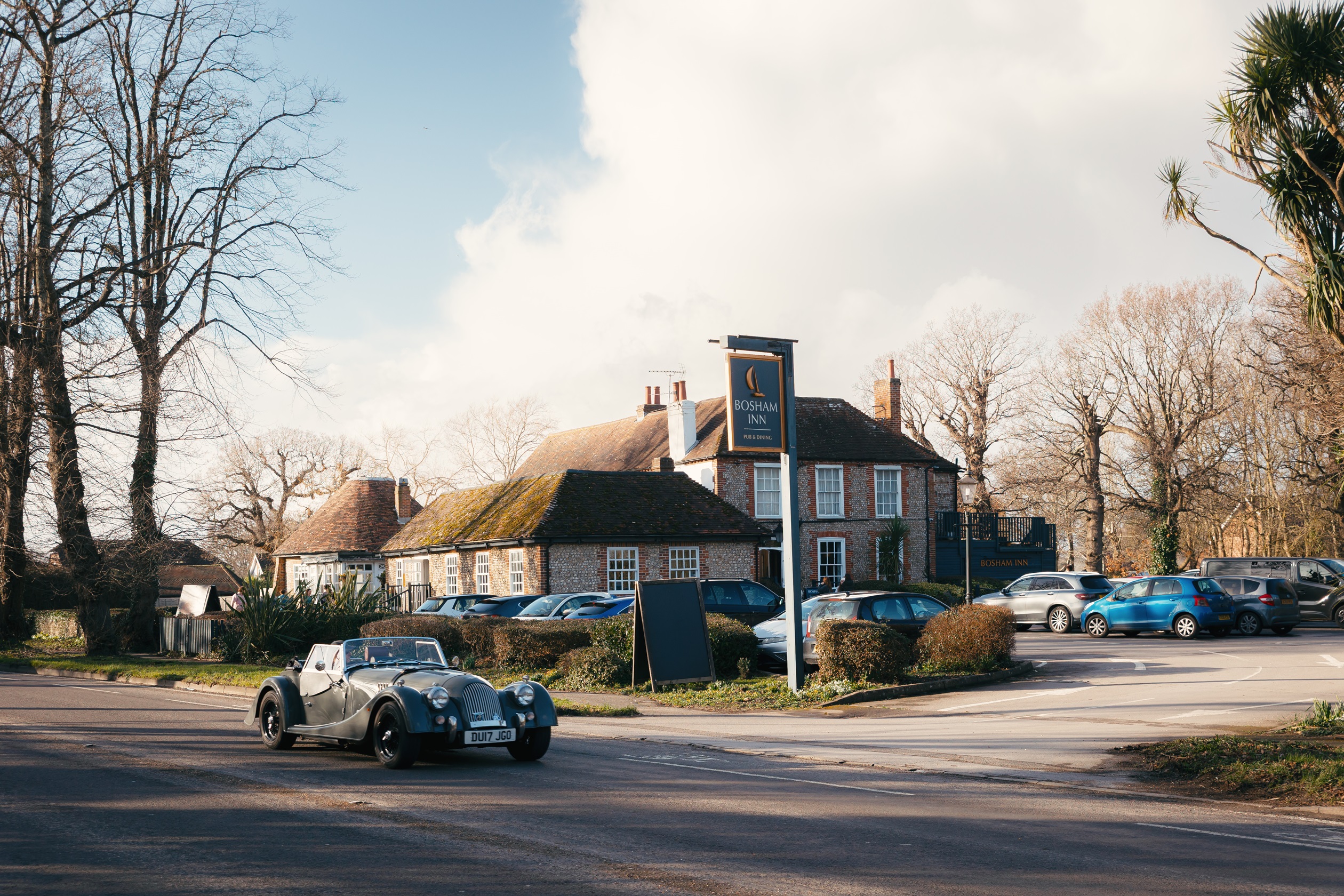 External shot of local pub in Bosham