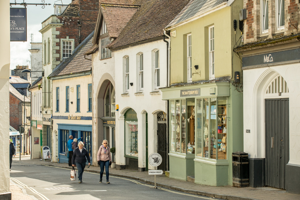 outside view shaftesbury, niveus walk