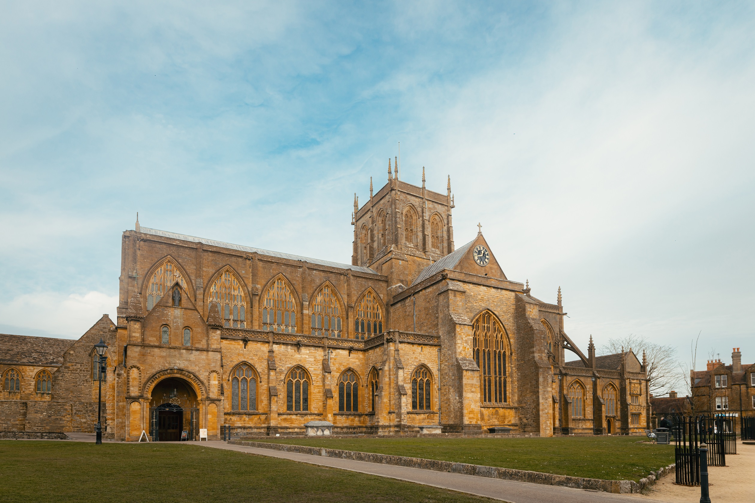 Local area shot of the sherborne abbey