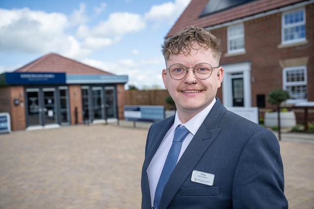 Phelix - sales adviser 